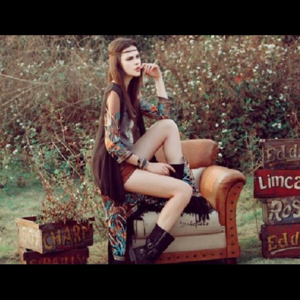 Beautiful Embroidered Tassel Kimono - Picture 7 of 8